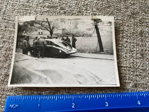 WWII Photo US Soldiers Inspect Rare Tatra T77 Czech Auto With Fin Staff Car Star - Picture 1 of 3