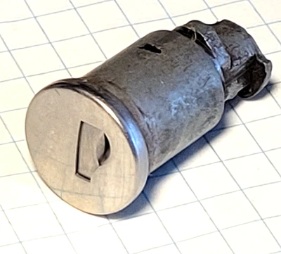 1950 - 51 别克(树干)锁 Cyl 未编码 NOS GM# 1342145 — 第 1/4 张图片