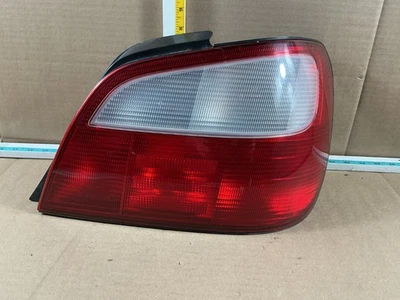 Luz trasera derecha del lado del pasajero Subaru Impreza 2002-2003 OEM Foto 1 de 4