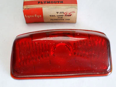 Lente de lámpara de luz trasera Plymouth Deluxe NORS GLASS 1942-1945 Foto 1 de 4