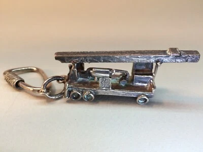 PORTACHIAVI ARGENTO VINTAGE MINIATURA AUTO MARCHIO 800 ORIGINAL 70'-80'   37Gr. - Immagine 1 di 4