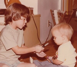 Boys Sitting On Carpet Sharing Toy Retro Microphone 1978 - Picture 1 of 3