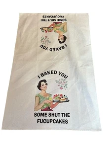NEW kitchen hand towel microfiber 15x23 inches novelty baking cupcakes - Picture 1 of 2