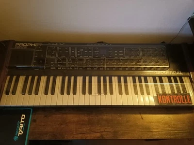 Dave Smith Instruments Prophet Rev2 Synthesizer 8 Voice Analoger Synthesizer - Bild 1 von 4