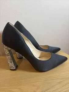 Zapatos de salón Betsey Johnson CORIE negros satinados estrás tacón punta puntiaguda talla 8 - Imagen 1 de 6