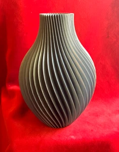 Jarrón 3D gris plata diseño remolinado - Imagen 1 de 6