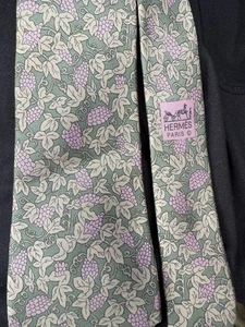 HERMES PARIS 7278 GRAPES GREEN MEN'S Neck Tie W:3 1/4" BY L:60" - Picture 1 of 6