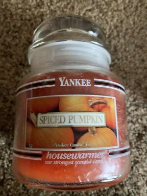 Yankee Candle Spiced Pumpkin 14.5 Ounce Single Wick MEDIUM Scented Candle - Photo 1/4