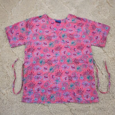 Camisa feminina Carols Scrubs design floral rosa tamanho pequeno (6) flores - Imagem 1 de 4