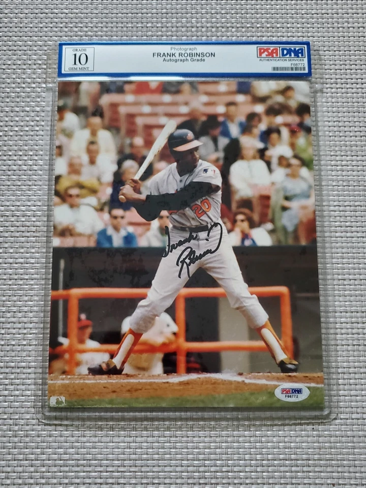 RARE FRANK ROBINSON SIGNED VINTAGE 8x10 PHOTO - HOF - ORIOLES - PERFECT PSA 10 - Image 1 of 1