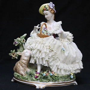 Unterweissbach Germany Dresdner Spitzendame mit Lamm Porzellan Figur #8321-1 11 - Bild 1 von 8