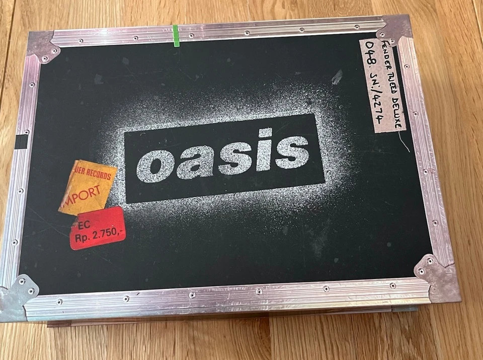 Oasis Limited Edition VIP merchandise Box Set- Edinburgh Murrayfield Stadium - Image 1 of 4