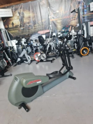 Life Fitness  9500hr Elliptical Cross Trainer Commercial Gym Equipment  - Image 1 of 4