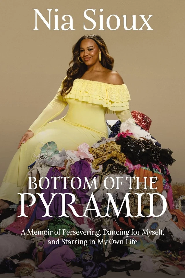 Bottom of the Pyramid: A Memoir of Persevering, Dancing for Myself, an Hardcover Foto 1 de 1