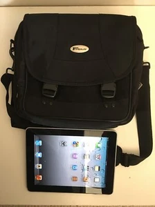 Apple iPad 2 9.7" Tablet 16GB Wi-Fi Touchscreen Silver, and Targus Carrying Case - Afbeelding 1 van 12