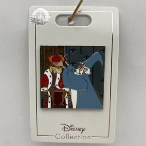 Disney Parks Pin Sword And The Stone King Arthur Crown & Merlin - Imagen 1 de 4