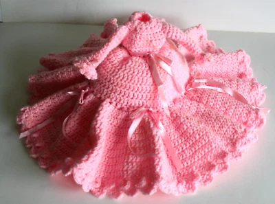 NUEVO Antiguo Stock De Colección Crochet Hecho a Mano Muñeca 2 Niveles Vestido Papel Inodoro Cubierta MCM Rosa Foto 1 de 4