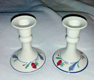 2 LENOX POPPIES ON BLUE CHINASTONE CANDLE HOLDERS CANDLESTICKS MINTY - Picture 1 of 3