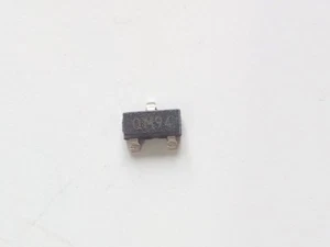 MCP100T-450, 3-Pin µC Reset Circuit, Push-Pull activ Low Output, SOT23, QM94 - Picture 1 of 1