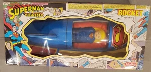Superman Classic Rakete Blech Spielzeug Reibungsmotor von Schylling 2001 Neu im Karton - Bild 1 von 6