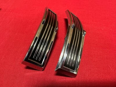 2 - NOS 1964 FORD GALAXIE CUSTOM FENDER EMBLEMS C4AB-16B150-B FOMOCO Foto 1 de 3