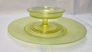 ANTICA COMPOSTA IN VETRO ALLUNGATO VASELINA TOPAZIO FENTON 1917 - 1930 con piastra - Foto 1 di 16