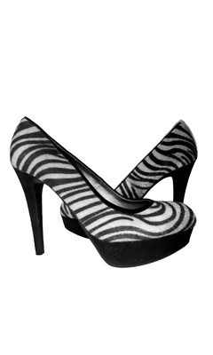 Salto bomba G by Guess estampa animal zebra preto branco e preto cabelo tamanho 8.5 - Imagem 1 de 3