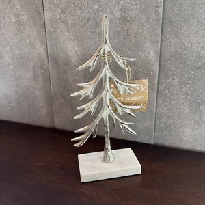 "Árbol de mármol de metal esculpido plateado Arctic Holiday (Pottery Barn Dupe) 12""" - Imagen 1 de 4