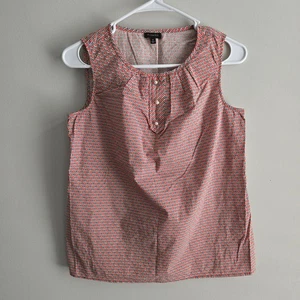 Talbots Size 6 Red Multi Printed Sleeveless Top Faux Pearl Buttons - Picture 1 of 6