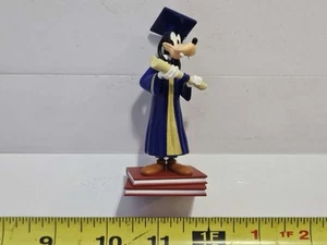 2015 Hallmark GOOFY The GRADUATE A Year of DISNEY Magic 11th Ornament Series - Picture 1 of 6