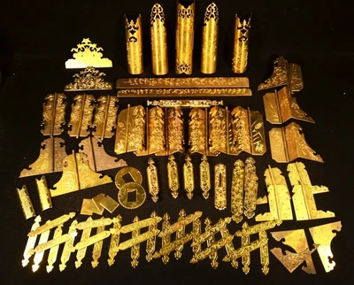 76 SOLID BRASS DECORATIVE BUDDHIST TEMPLE BUTSUDAN ITEMS & HINGES / ART - Image 1 of 4