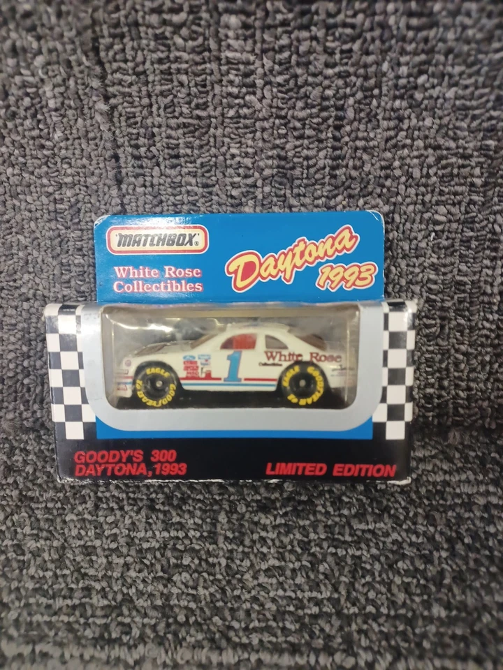 Coche diecast Daytona 1993 escala 1:64 #1 por Matchbox  Foto 1 de 1