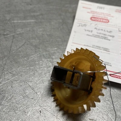 OEM USED BRIGGS HORIZONTAL ENGINE 130252-0644-01 GOVERNOR GEAR 297656 - Image 1 of 2