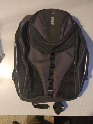 "Mochila para portátil Mobile Edge se adapta a pantalla de hasta 15,4"" plateada MEBPE2" Foto 1 de 3