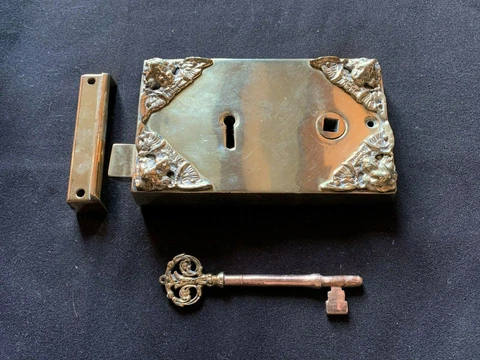 One Reclaimed Antique Brass Victorian Cherub Door Lock With Key & Keep (EB197) Cover
