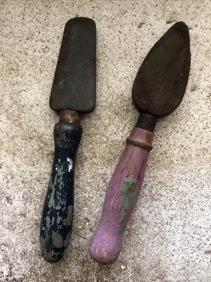 Lote de 2 hachas de cuchillo vintage con mango de madera de piedra de aceite húmedo afilado de carborundo Foto 1 de 4