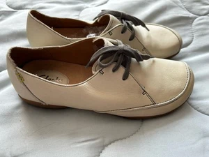 Clarks Artisan Shoes Womens UK 5.5D Ivory Leather Lace Up Comfort Moccasin - Picture 1 of 4