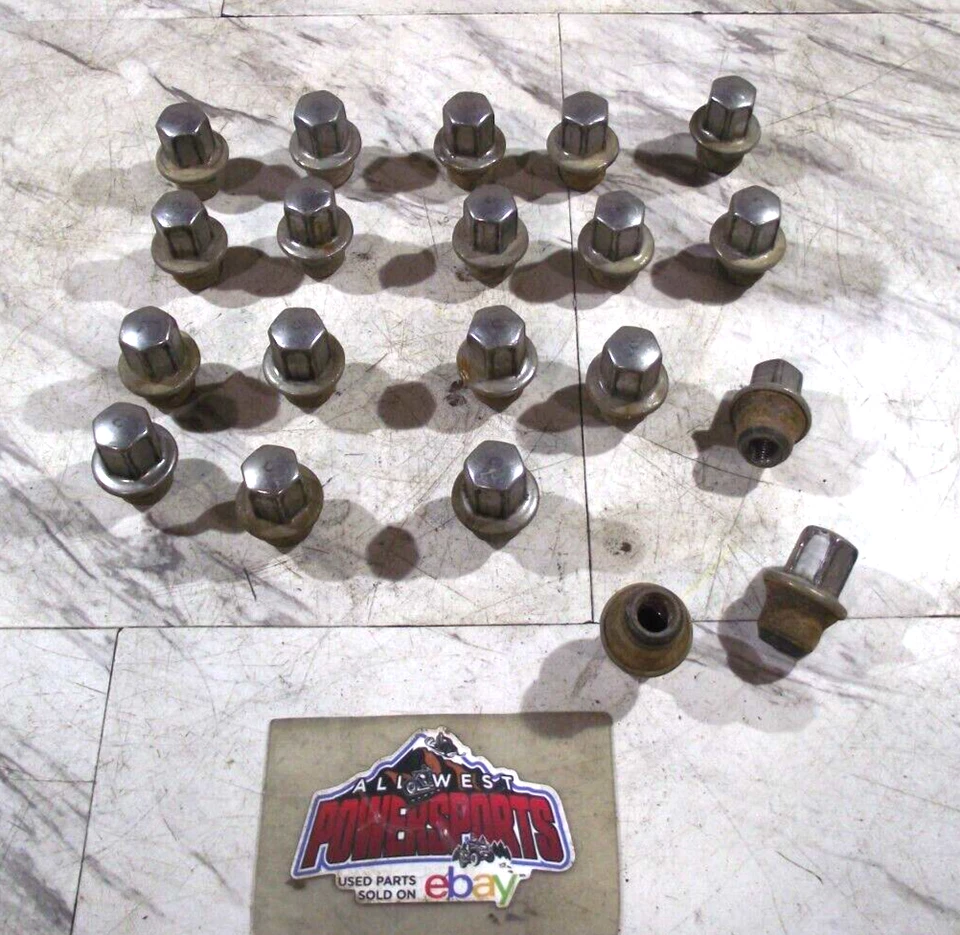 SET OF 20 CHROME WHEEL NUTS, FITS 2001-20 DODGE GRAND CARAVAN (C1PA07) Foto 1 de 4