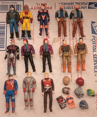 M.A.S.K МАСКА KENNER 13 ФИГУРКА ЛОТ С 9 ШЛЕМАМИ  - Изображение 1 из 3