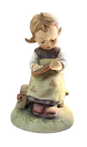 "Estatuilla Hummel Goebel "Estudiante ocupado" #367 Niña con pizarra 4 1/2"" - Imagen 1 de 3
