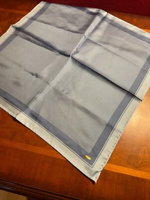 Jim Thompson Silk Scarf Light Blue, Dusty Blue Unisex 18" x 18" Foto 1 de 4