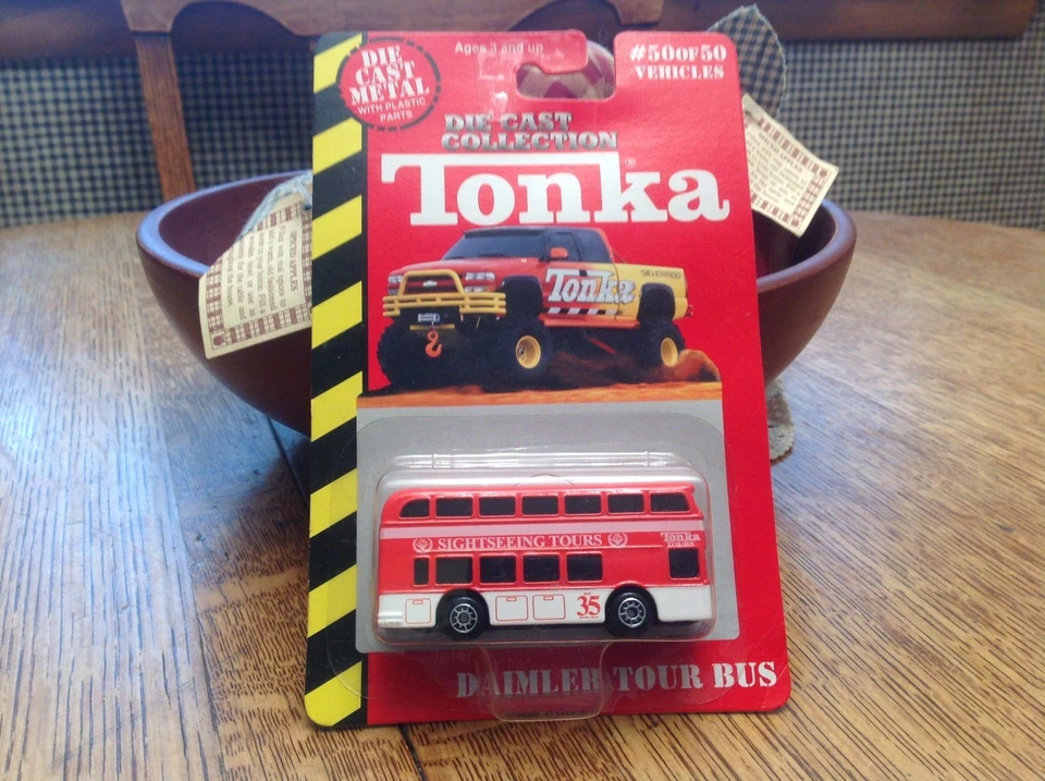 Tonka Maisto 1999 Die Cast Metal Daimler Tour Bus - Image 1 of 1