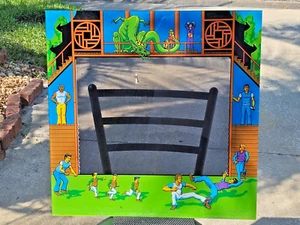 BISEL MAESTRO ORIGINAL 84 DATA EAST KUNG FU PARA VIDEOJUEGO ARCADE 23 3/4"X23-3/4" - Imagen 1 de 5