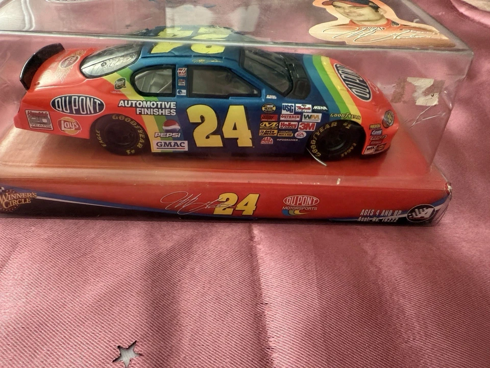 2004 Winners Circle Jeff Gordon #24 Dupont Chevy Monte Carlo Diecast 1 24