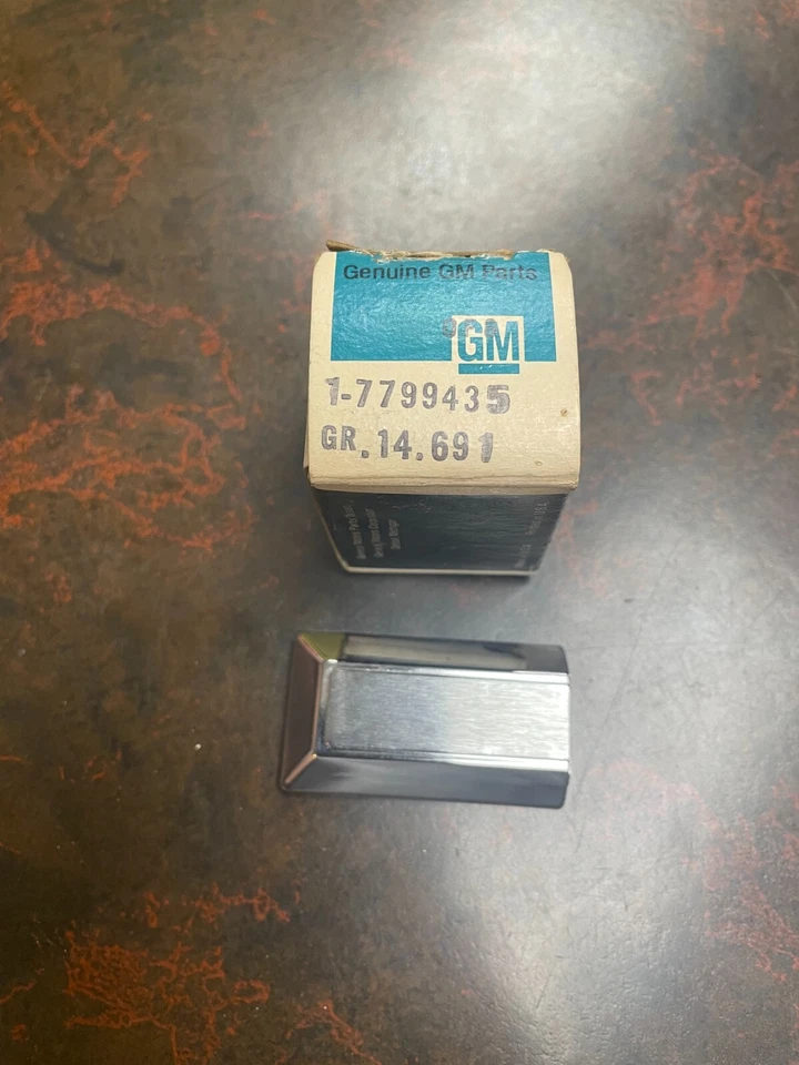 НОВЫЙ ИЗ СТАРЫХ ЗАПАСОВ 1969 1970 CADILLAC DEVILLE ELDORADO ХРОМИРОВАННЫЙ РЕМЕШОК ESCUTCHEON 7799435 GM - Изображение 1 из 1