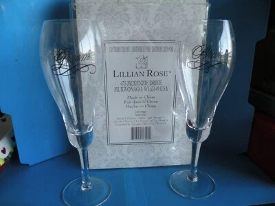 Copas tostadas de champán para novios "Feliz boda" de Lillian Rose nuevas C6 Foto 1 de 2