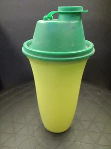Tupperware Shaker 844-12 Mixer 2 Tassen grün Hidden Valley Ranch Top Mixereinsatz - Bild 1 von 3