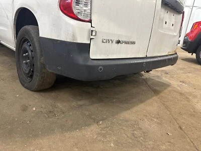 Used Rear Bumper Assembly Rear fits: 2015 Chevrolet City express w/rear park ass Foto 1 de 4