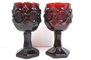 2 vasos de copa de vidrio rojo rubí vintage Avon Cape Cod - Imagen 1 de 1