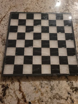Tablero de ajedrez hecho a mano de 13" de ónix y mármol con incrustaciones de piedra blanco y negro pesado vintage Foto 1 de 4